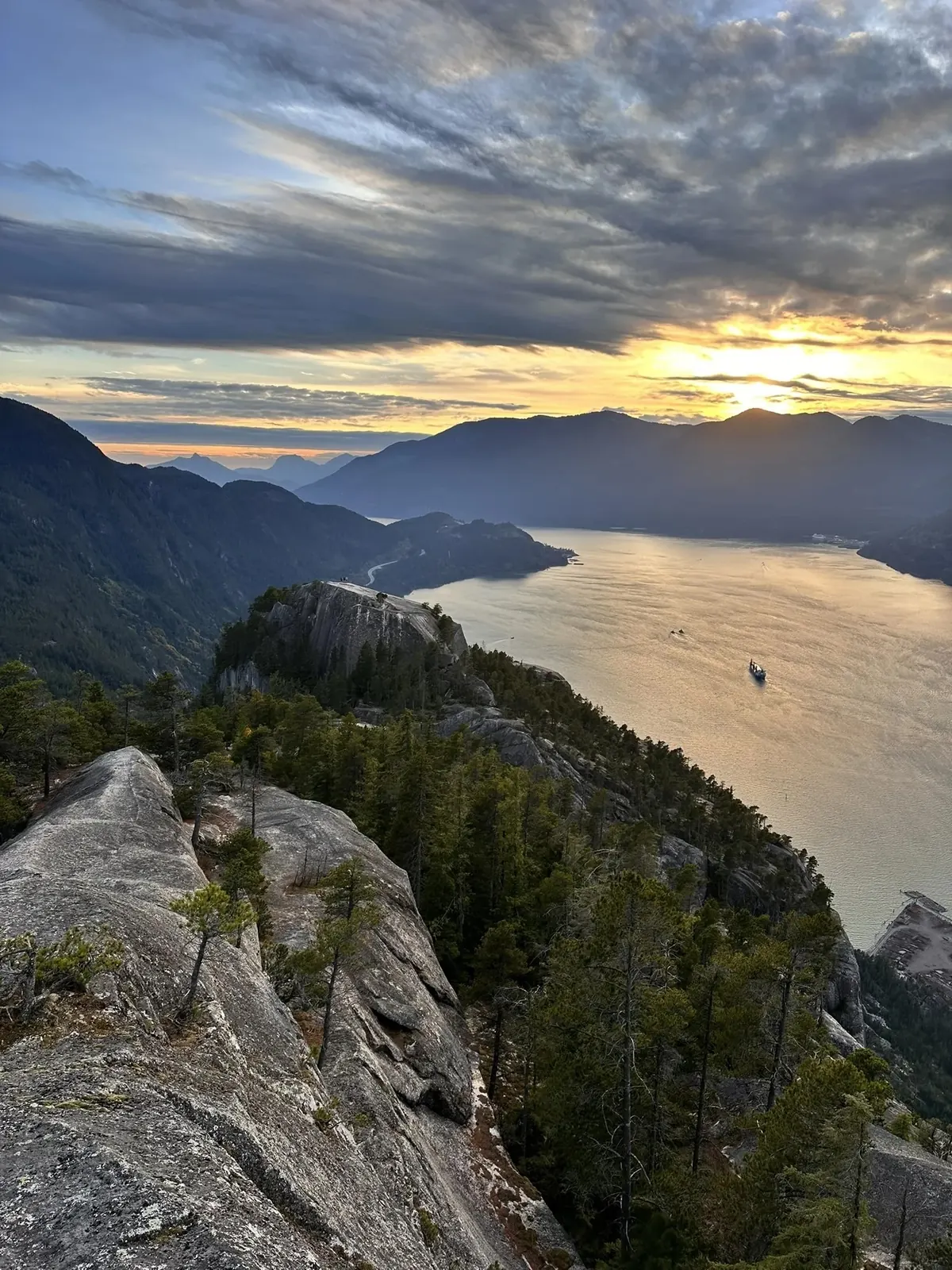 Stawamus Chief steep granite trail