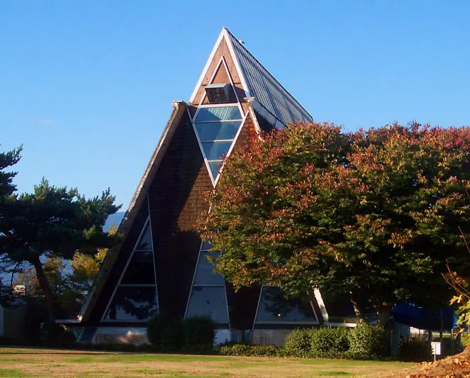 Waterfront museum and maritime context.